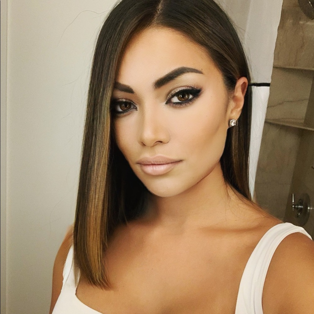 Meet your Posher, Anandrea